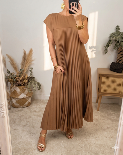 Women's minimalist solid color dress
